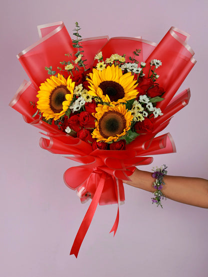 Sunflowers and roses in a vibrant bouquet - a cheerful and romantic gift